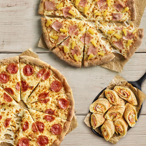 #FamilyIsTogether Meal - 2 medium pizzas  + Ham Rolls (2 pieces) - sprawdź w Pizza Hut